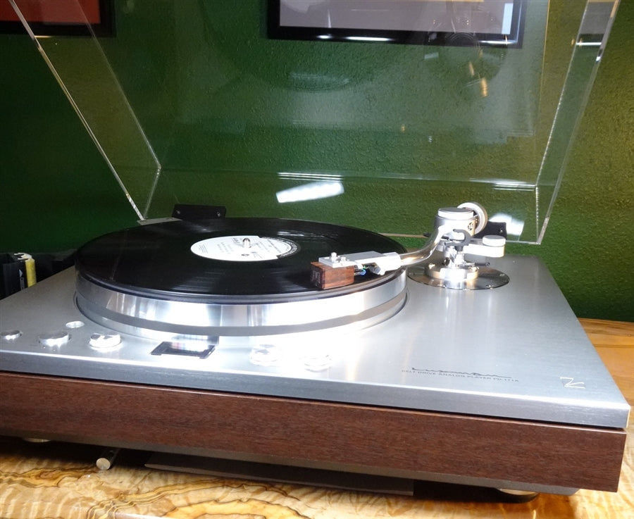 Top of the line Epoch3 phono cartridge from Grado Labs that brings live music into your home. Simple beautiful sound!