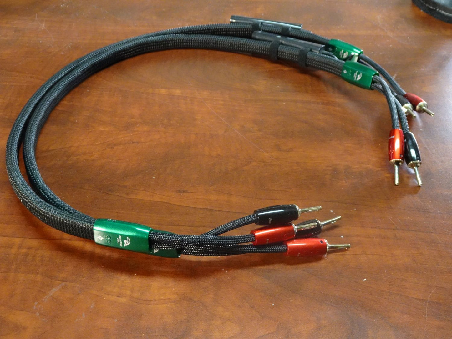 AudioQuest 2 ft Robin Hood Zero Speaker Cable terminated with Banana Demo