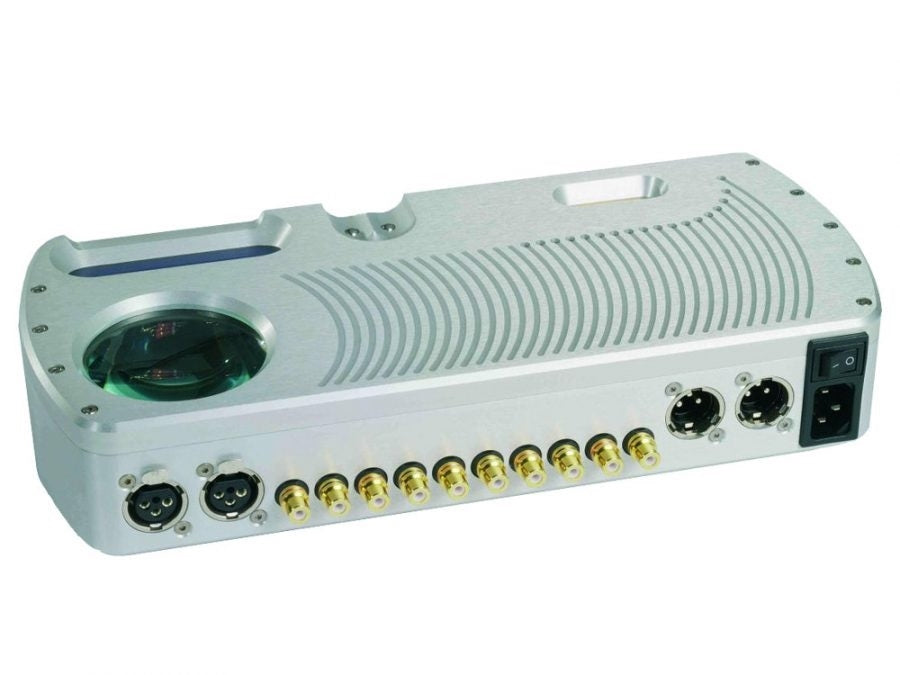 The Chord Prima is a 5 input high end pre amplifier in their Choral range of products.