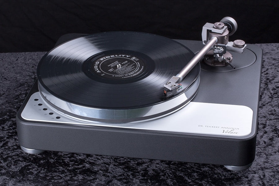 A great new version of the Volare from Dr Feickert with 9.5" Origin Live Silver MK3 Tonearm.
