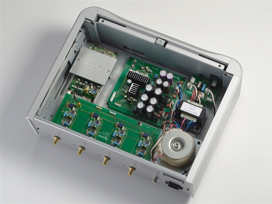 Esoteric's premium Master Clock, the G-01XD sets the standard for digital clocks!