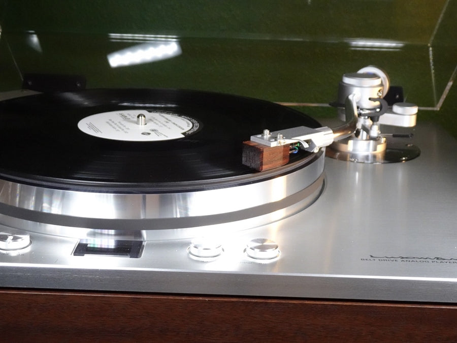 Top of the line Epoch3 phono cartridge from Grado Labs that brings live music into your home. Simple beautiful sound!