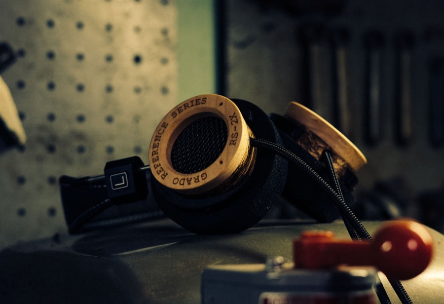The Grado RS-2X combines Maple and Hemp wood to achieve an awesome sound!