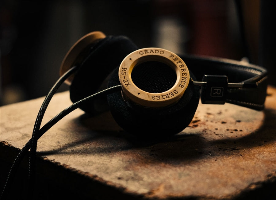 The Grado RS-2X combines Maple and Hemp wood to achieve an awesome sound!