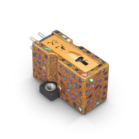The beautiful Koetsu Urushi Tsugaru MC phono cartridge is engaging both to look at and to hear!