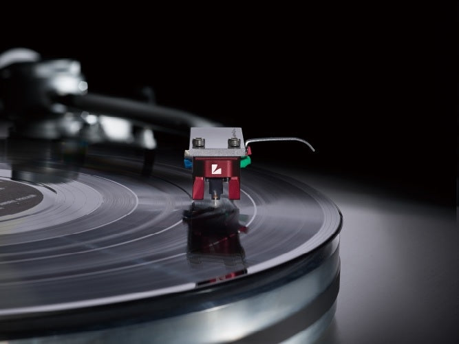 The Luxman LMC-5 is an MC phono cartridge we think you will find to outperform its price point!
